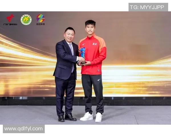 足球之夜荣耀归属昔日球星 回顾他们的传奇时刻与情感告别