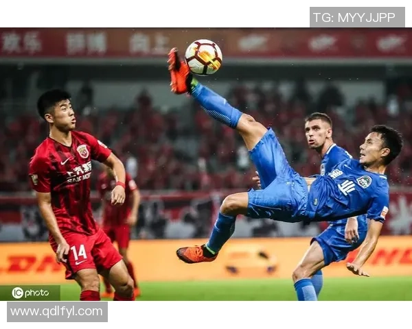 足球十大球星绝技集锦 球场上的神级操作与惊艳瞬间