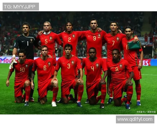 铁人球星奋战绿茵场展现无畏精神点燃激情时刻